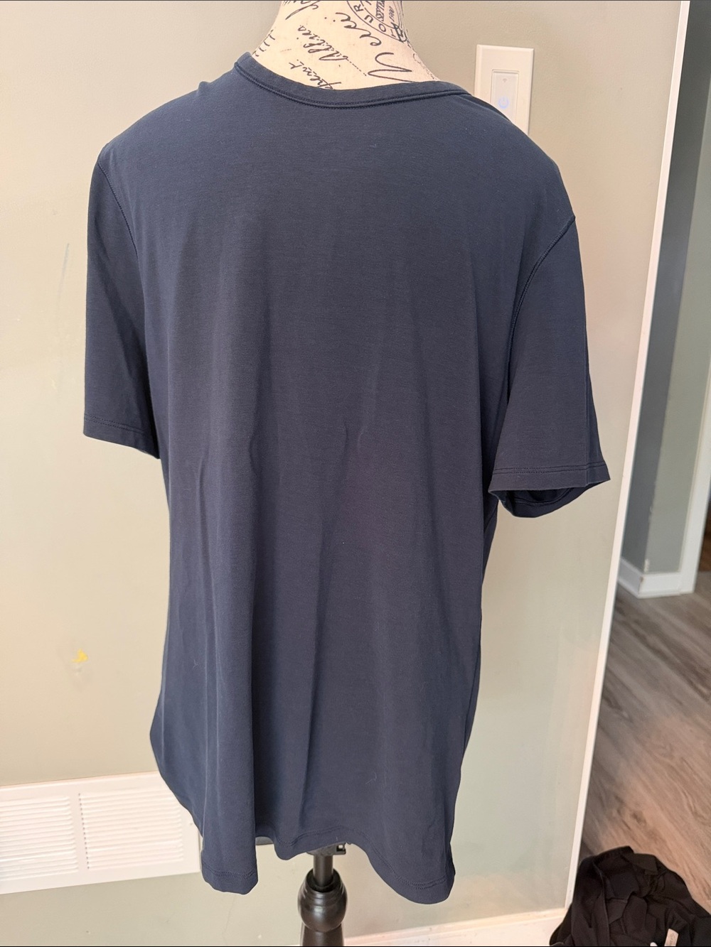Lululemon Men's Classic Navy Crew Neck T-Shirt Medium